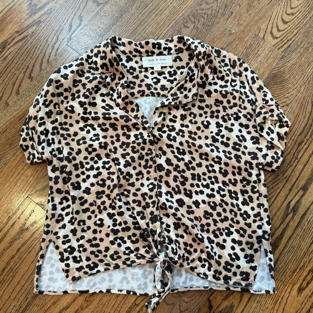 Cloth & Stone Women’s Leopard Print Button Down Front Tie Knot Tee Shirt Sz S
